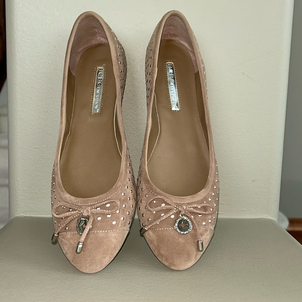 BCBGENERATION BG WALLEE SAFARI/KIDSUEDE FLAT - SIZE 6.5M